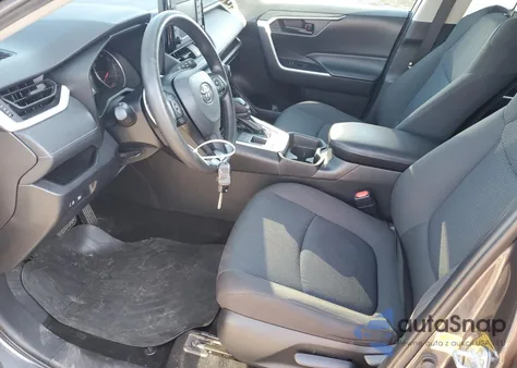 2021 Toyota Rav4 Le z USA, uszkodzony, nr VIN 2T3F1RFV4MC248172